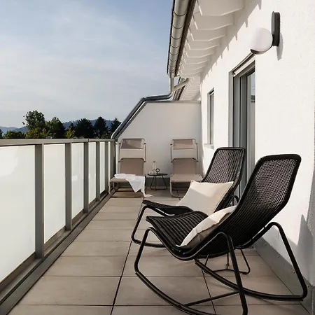 Matt ' Penthouse Mit Dachterrasse & Weinbergblick